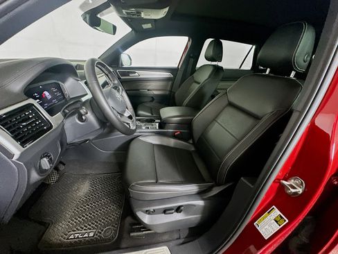 Used 2023 Volkswagen Atlas Cross Sport SE FWD image 13