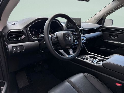Certified 2025 Honda Pilot Touring image 15