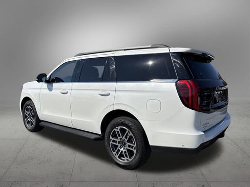 Used 2025 Ford Expedition Active image 3