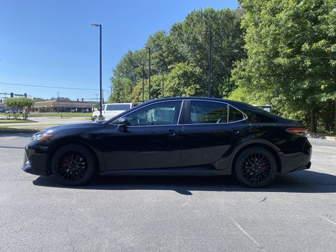 Used 2018 Toyota Camry SE FWD image 6