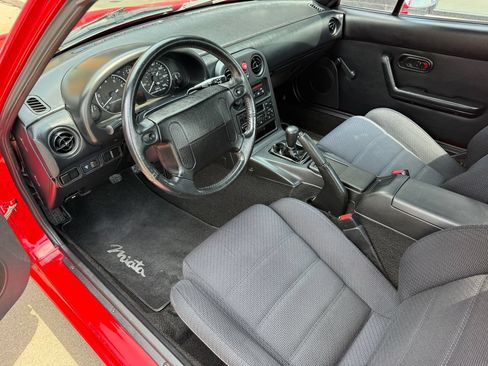 Used 1990 MAZDA MX-5 Miata RWD image 2