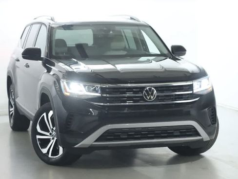 Certified 2023 Volkswagen Atlas SEL AWD/4WD image 2