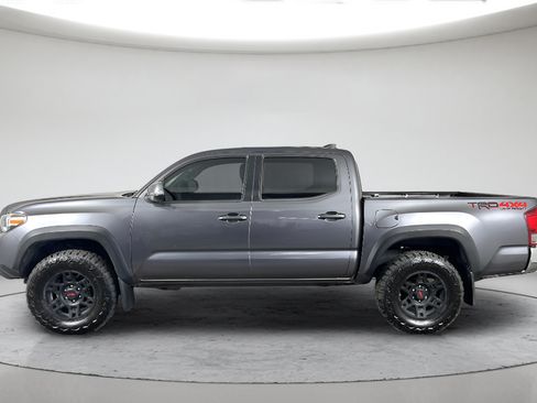 Used 2017 Toyota Tacoma TRD Off-Road w/ Tow Package (A/T) AWD/4WD image 6