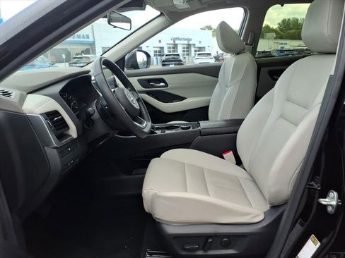 Used 2023 Nissan Rogue SV w/ SV Premium B Package image 11