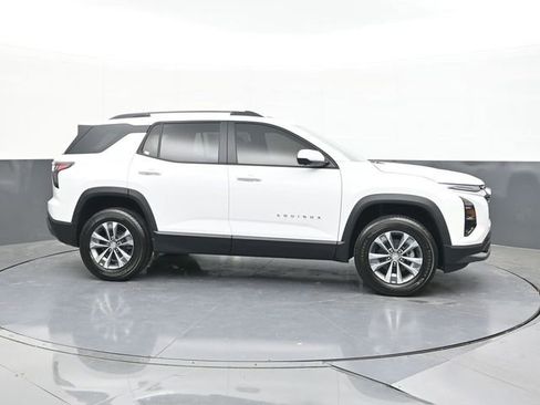 New 2026 Chevrolet Equinox LT FWD image 17