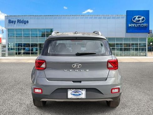 Used 2023 Hyundai Venue SEL image 4