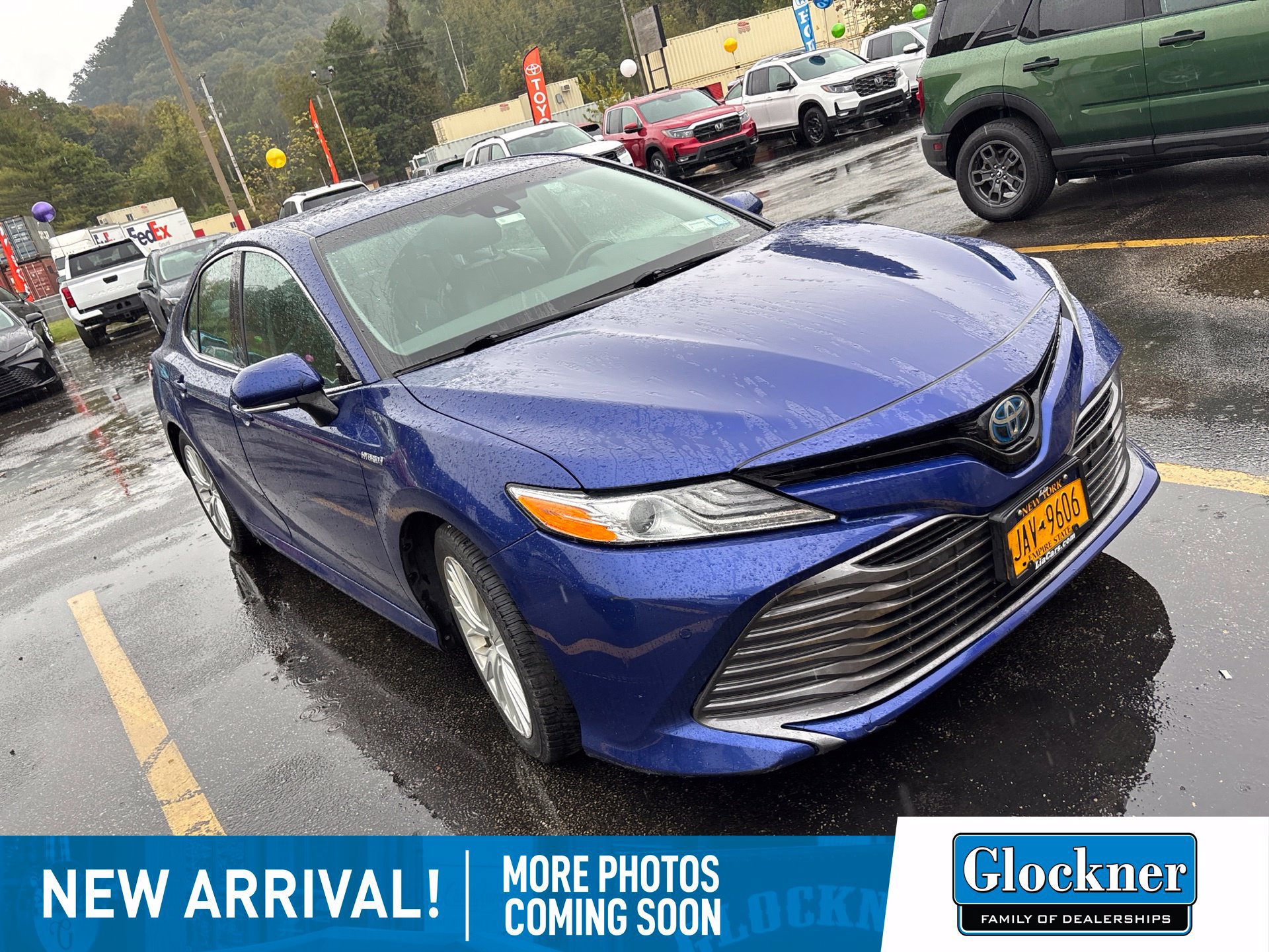 Used 2018 Toyota Camry XLE FWD image 3