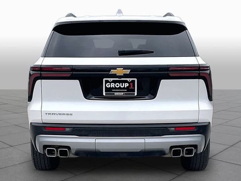 Used 2025 Chevrolet Traverse LT FWD image 5