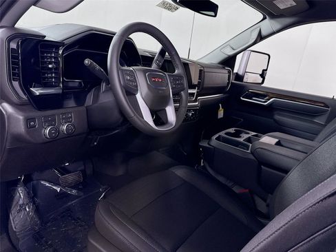 New 2026 GMC Sierra 2500 SLE w/ SLE Value Package; image 4