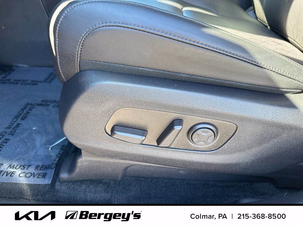 Certified 2025 Kia Carnival FWD image 20