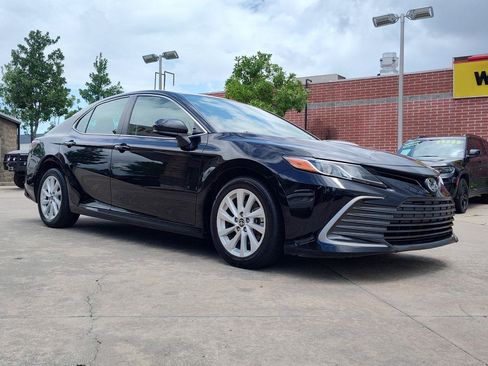 Used 2023 Toyota Camry LE FWD image 9