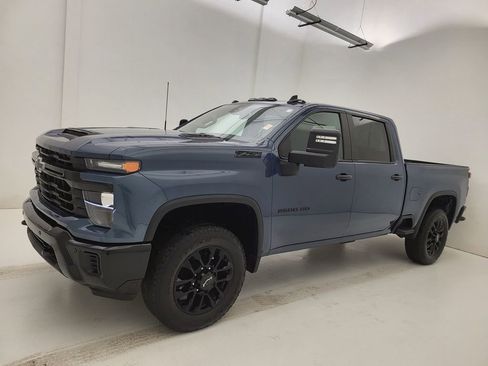Used 2025 Chevrolet Silverado 2500 Custom w/ Custom Value Package AWD/4WD image 19