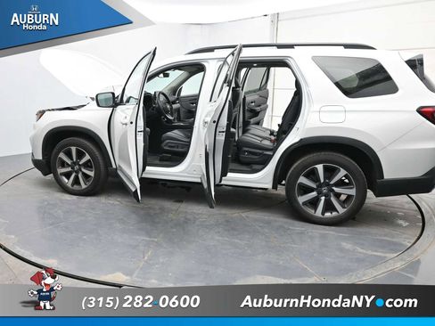 Used 2024 Honda Pilot Touring image 34