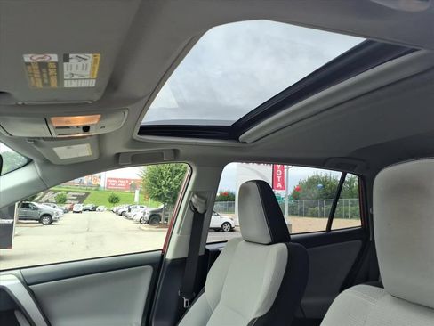 Used 2017 Toyota RAV4 XLE AWD/4WD image 13