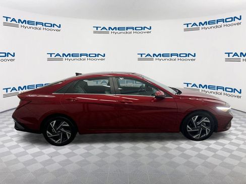 Used 2025 Hyundai Elantra Limited FWD image 6