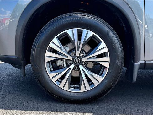 Used 2023 Nissan Rogue SV AWD/4WD image 9