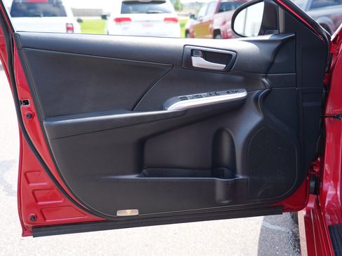 Used 2014 Toyota Camry SE FWD image 14