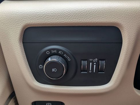 New 2026 Jeep Grand Cherokee Limited w/ Limited Altitude Package image 36