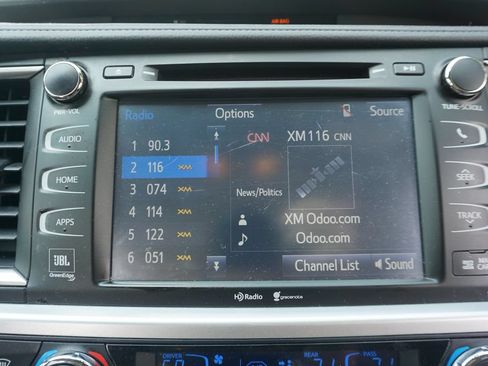Used 2015 Toyota Highlander Limited w/ Driver Technology Package FWD image 11