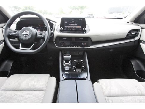 Certified 2024 Nissan Rogue SV FWD image 12