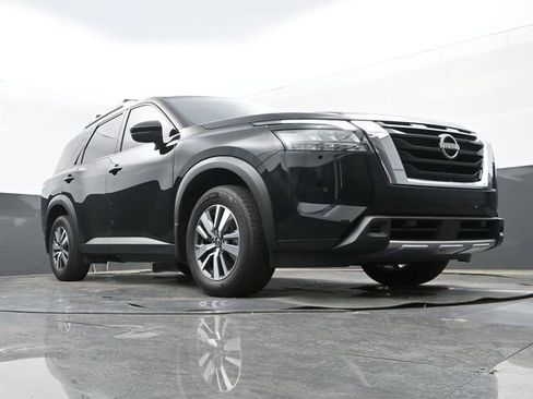 Used 2025 Nissan Pathfinder SL AWD/4WD image 26