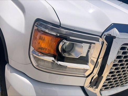 Used 2016 GMC Sierra 2500 Denali w/ Duramax Plus Package AWD/4WD image 33
