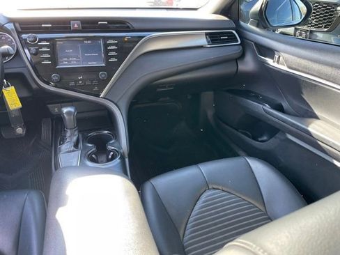 Used 2018 Toyota Camry L image 9