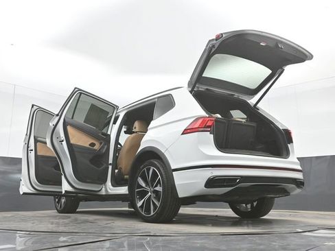 Used 2022 Volkswagen Tiguan SE R-Line FWD image 53