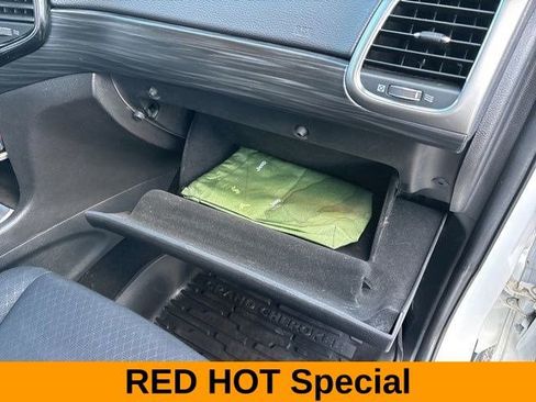 Used 2020 Jeep Grand Cherokee Laredo w/ 18" Wheel & 8.4" Radio Group image 41