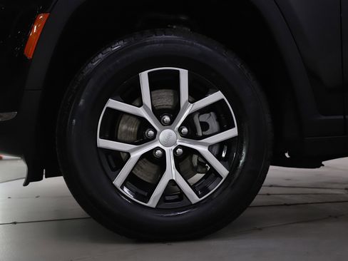 Used 2025 Jeep Grand Cherokee L Limited w/ Trailer Tow Package AWD/4WD image 33