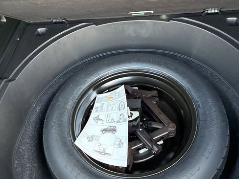 Used 2018 Jeep Cherokee Latitude w/ Cold Weather Group image 37