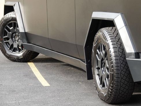 Used 2024 Tesla Cybertruck AWD Crew Cab image 74