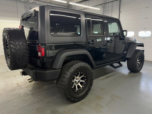 Used 2015 Jeep Wrangler Unlimited Rubicon w/ Dual Top Group AWD/4WD image 7