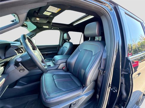 Used 2024 Ford Expedition Limited image 19