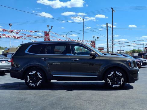 Used 2023 Kia Telluride S AWD/4WD image 2