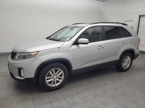 Used 2014 Kia Sorento LX w/ Premium Package FWD image 2