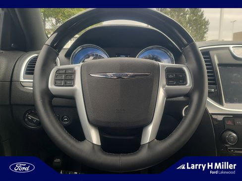 Used 2014 Chrysler 300 C AWD/4WD image 9
