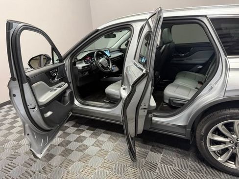 Used 2021 Lincoln Corsair AWD w/ Premium Package image 13