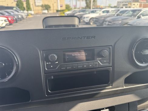 Used 2025 Mercedes-Benz Sprinter 2500 image 22