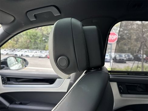 Used 2024 Porsche Cayenne S image 17