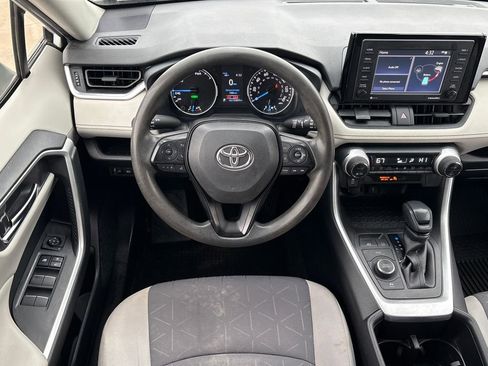 Used 2022 Toyota RAV4 XLE image 18