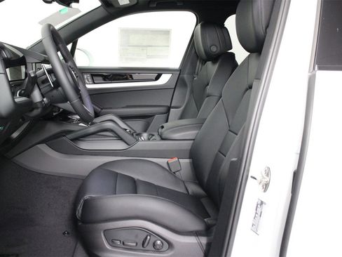 New 2026 Porsche Cayenne image 5