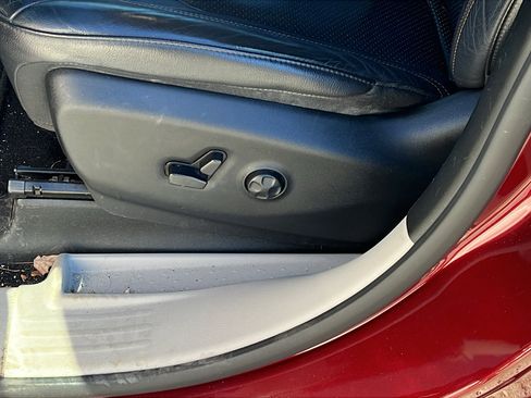 Used 2018 Chrysler Pacifica Touring-L image 17