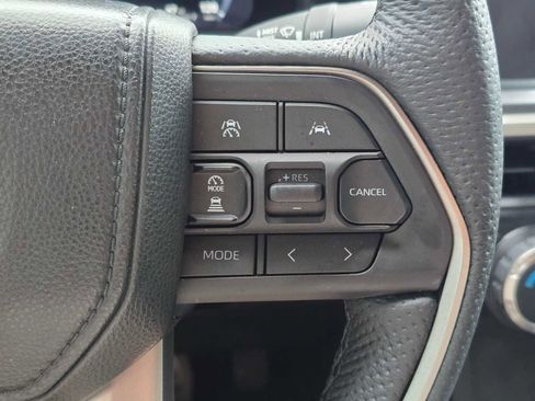 Certified 2025 Toyota Tacoma TRD Off-Road AWD/4WD image 31