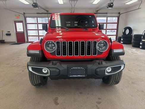 Certified 2025 Jeep Wrangler Unlimited Sahara AWD/4WD image 2