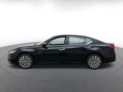 Used 2025 Nissan Altima 2.5 SV FWD image 4