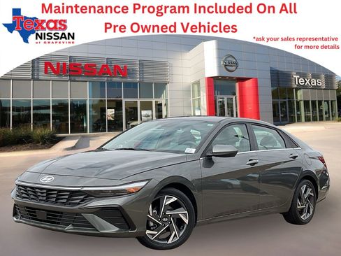 Used 2025 Hyundai Elantra SEL image 1