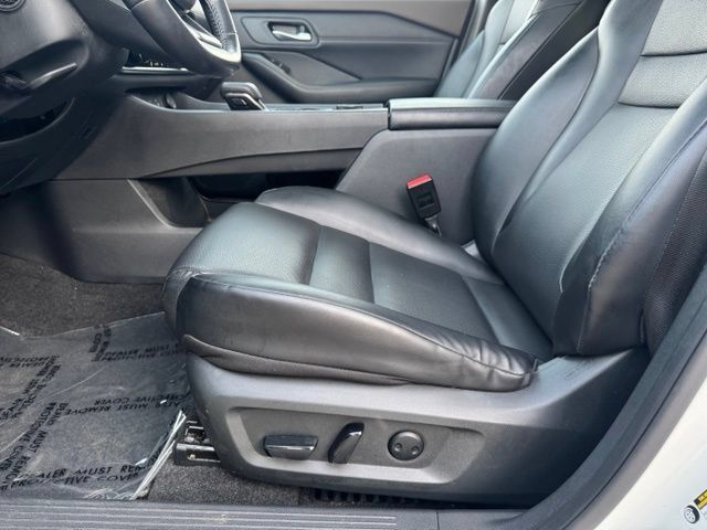 Used 2023 Nissan Rogue SV w/ SV Premium Package AWD/4WD image 5