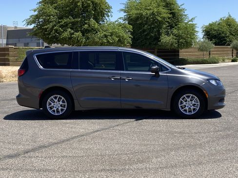 Used 2023 Chrysler Voyager LX FWD image 2