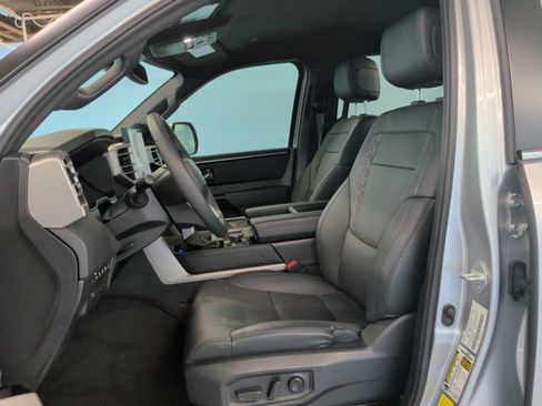 Used 2025 Toyota Tundra Limited AWD/4WD image 27